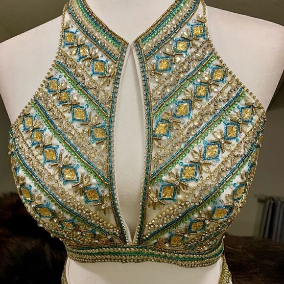 Stunning Halter Beaded & Sequined 1 Piece Fishtail Gown - Picture 2 of 12